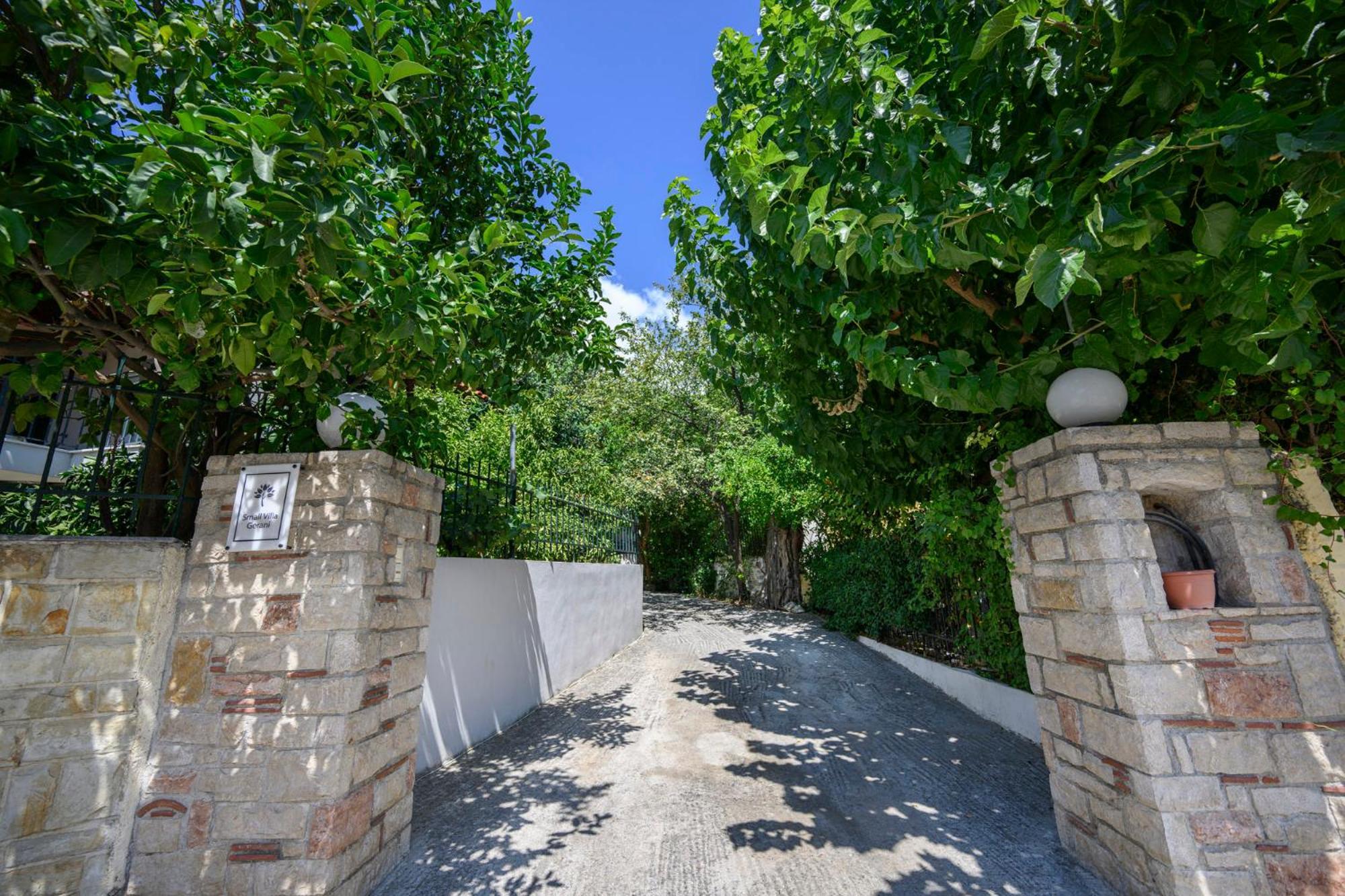 Small Villa Gerani Agios Vlasios  Bagian luar foto